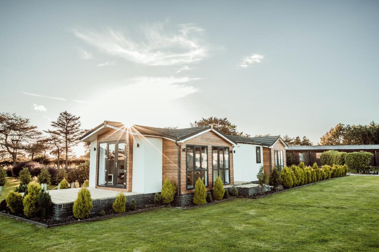 Little Eden Country Park, Bridlington With Private Hot Tubs Villa Exterior photo