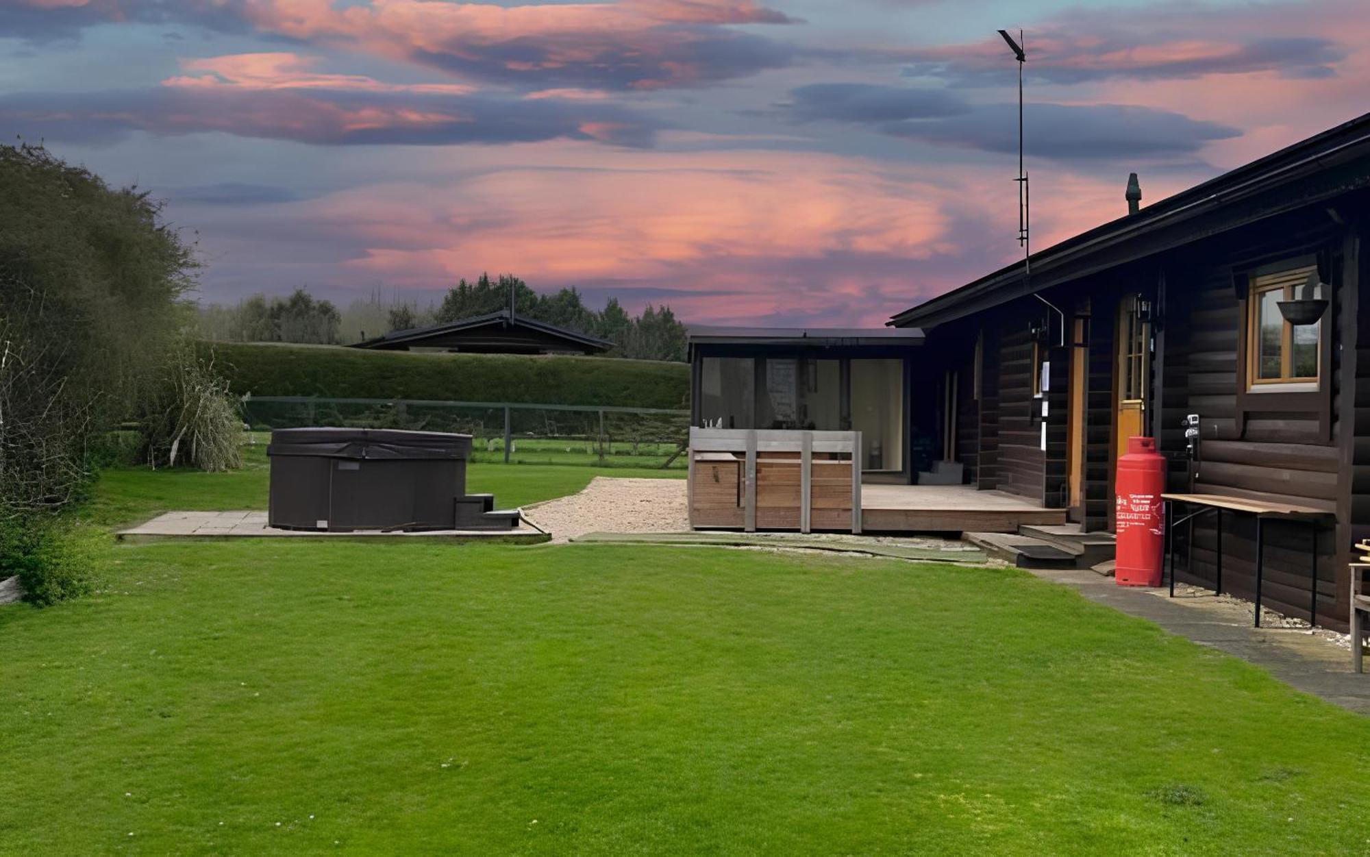 Little Eden Country Park, Bridlington With Private Hot Tubs Villa Room photo