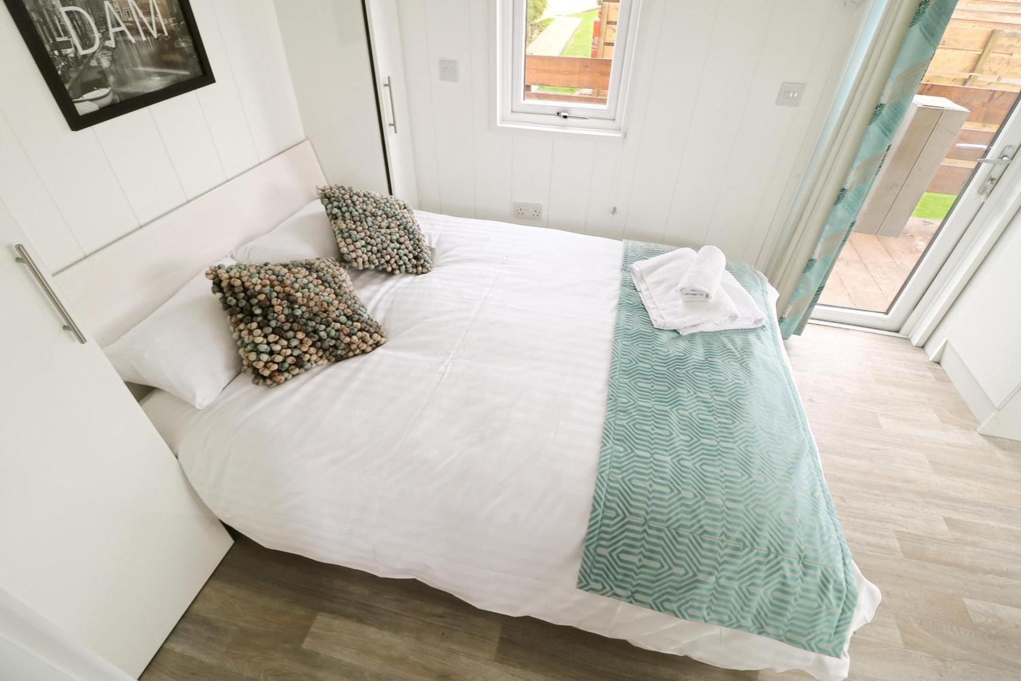 Little Eden Country Park, Bridlington With Private Hot Tubs Villa Room photo
